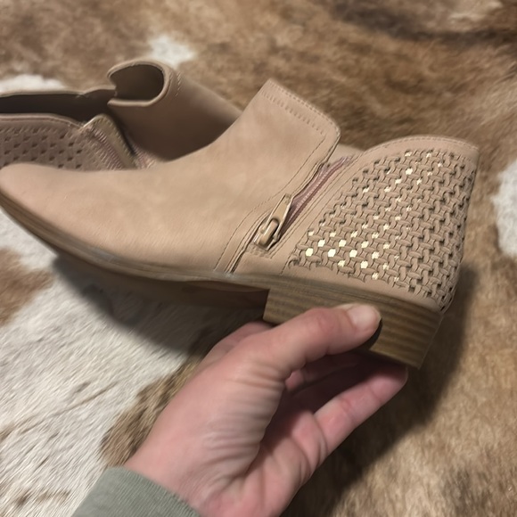 Girls rose colored ankle booties with zipper size 5 - Picture 4 of 7